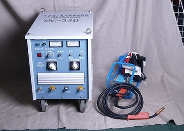 ماشین گاز جوش قابل حمل محافظت شده گاز CO2 نوع MIG / MAG 250A برای فولاد کربنی
