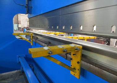 320 T CNC همگام سازی ماشین آلات خم کن ترمز از یک تراشه پلاستیکی شروع می شود
